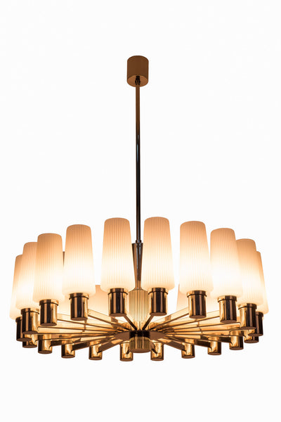 Captivating 1960's Italian Mid-Century Modernist Chandelier By Sciolari