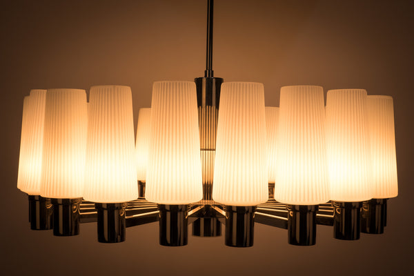 Captivating 1960's Italian Mid-Century Modernist Chandelier By Sciolari